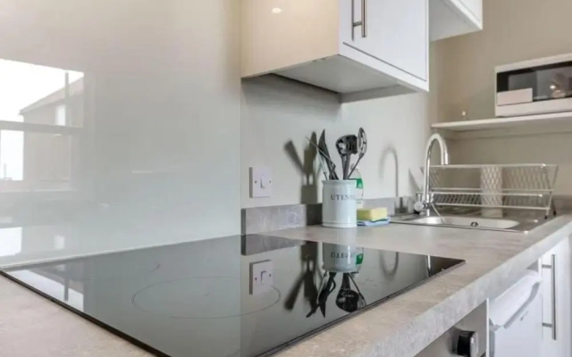 Two-Bed Apartment Next To The Sea
