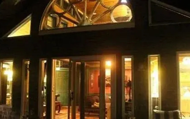 Land's End Inn