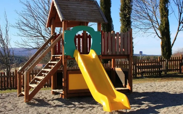 Semi-detached villa with dishwasher, close to the village
