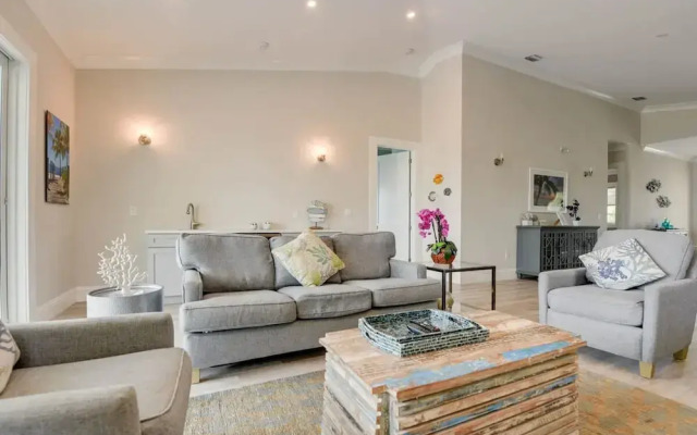 Springtide House by Brightwild Waterfront Pool
