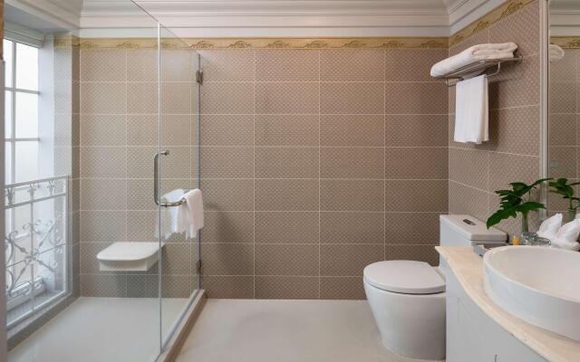 Kingston Suites 