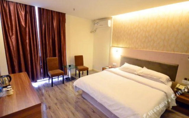 Yijia Business Hotel (Wuhan Optics Valley Plaza Yangjiawan Subway Station Branch)