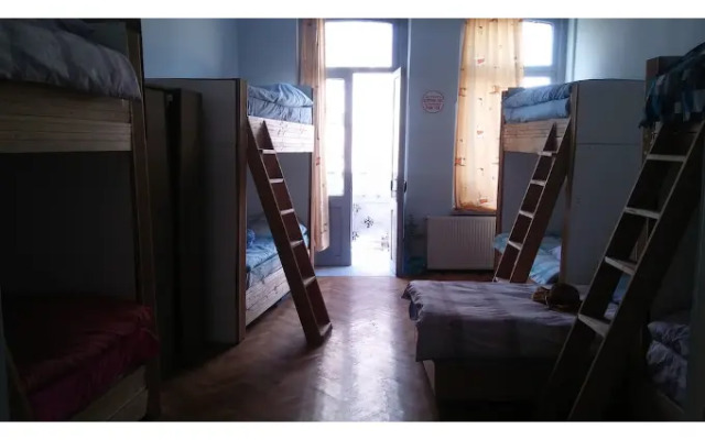 Vareron Hostel