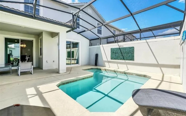 1569 SD - Modern Champions Gate Escape