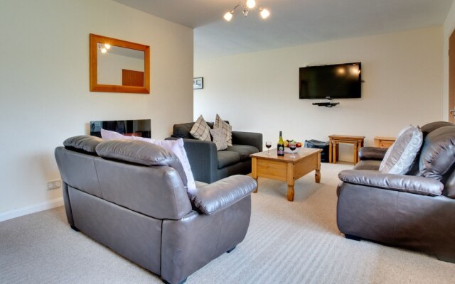 Homely Holiday Home in Saundersfoot With Garden