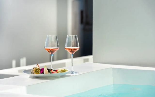 Akra Suites & Spa