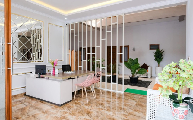 Sans Stay at Meizan Malioboro Yogyakarta – Balcony – Yogyakarta