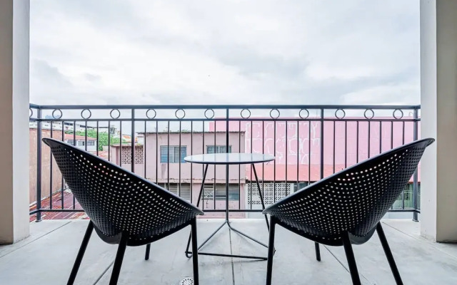 w Comfy 1BR w Perfect Balcony in Casco View
