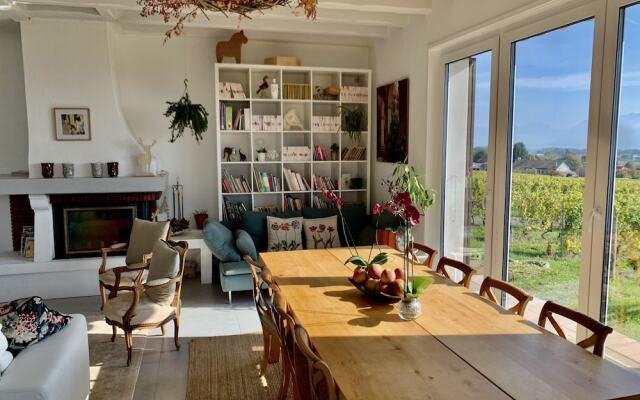 Stunning 6-bed Villa in Etoy