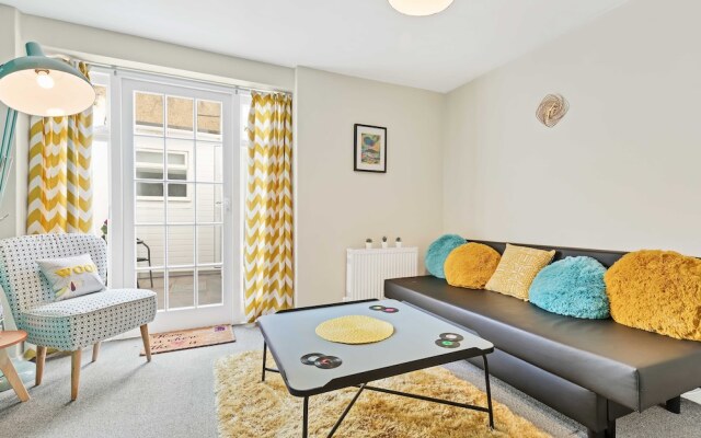 Beach Patio - Seafront One Bedroom apt