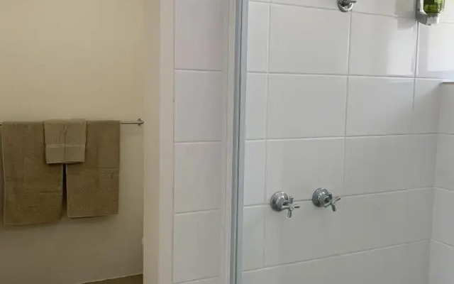 Adina Place Motel Apartments