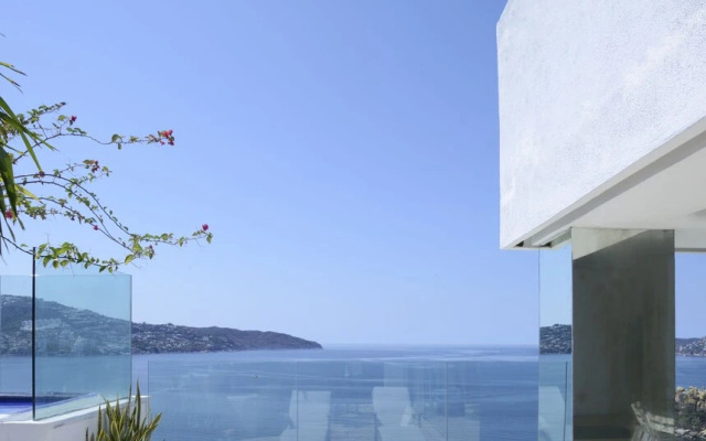 Luxurious Oceanfront Penthouse with Private Pool