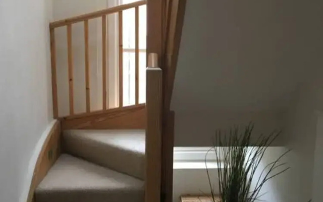 Modern 2 Double Bedroom Flat Near Gloucester Road