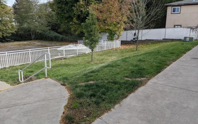 Hi-Lo Motel, Cafe and RV Park Mount Shasta Area