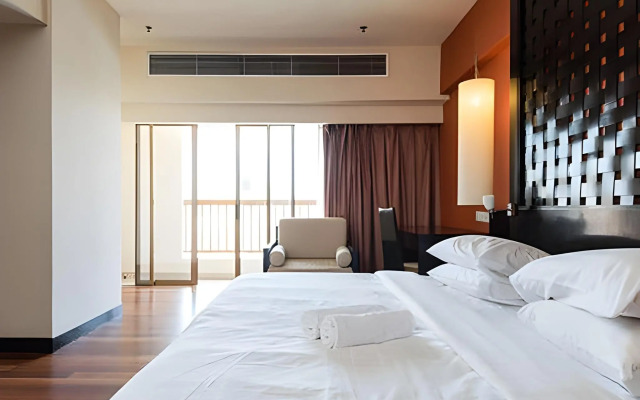 W Studio Resort Suites at Pyramid Tower