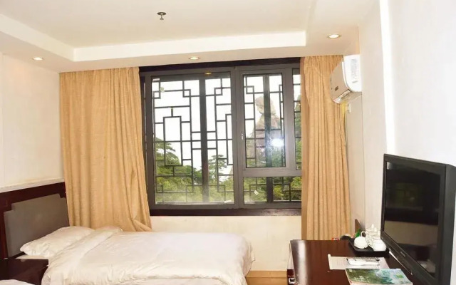 Nvshen Hotel