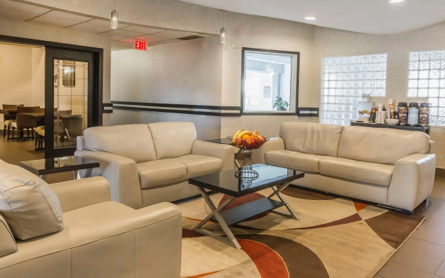 Comfort Inn & Suites Medicine Hat