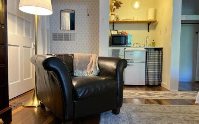 1823 Historic Rose Hill Inn