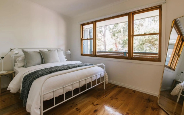 Dovestones By The Sea - Inverloch