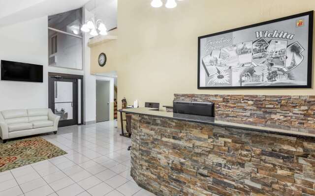Super 8 by Wyndham Wichita Airport