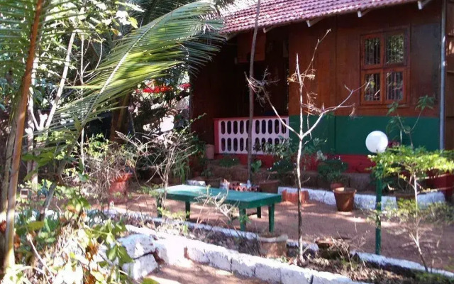 Mamoos Place