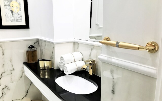 MONDRIAN Luxury Suites UNESCO Old Town