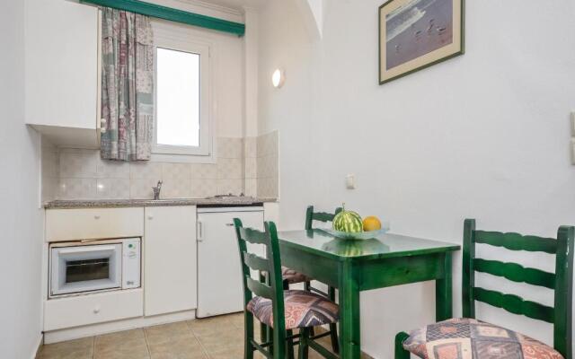 Polemis Studios & Apartments
