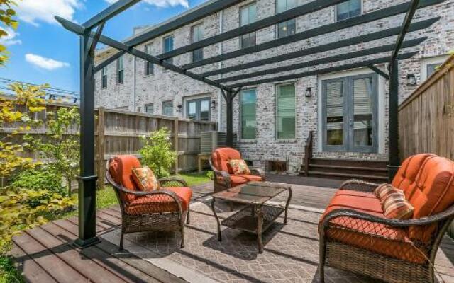 Luxury Loft-Style 3BR Townhouse by Hosteeva