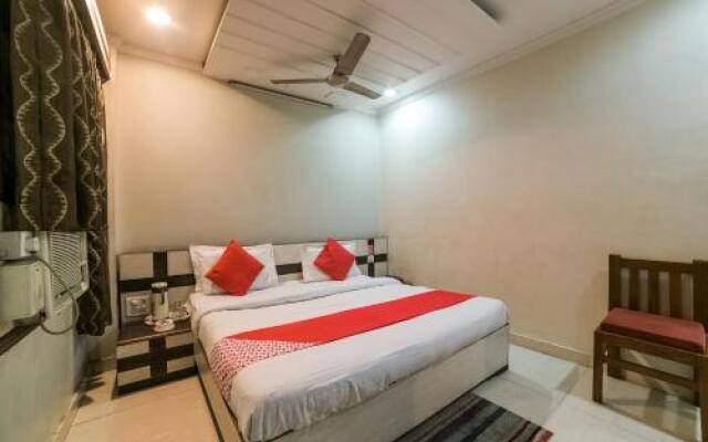 OYO 23649 Hotel Anand