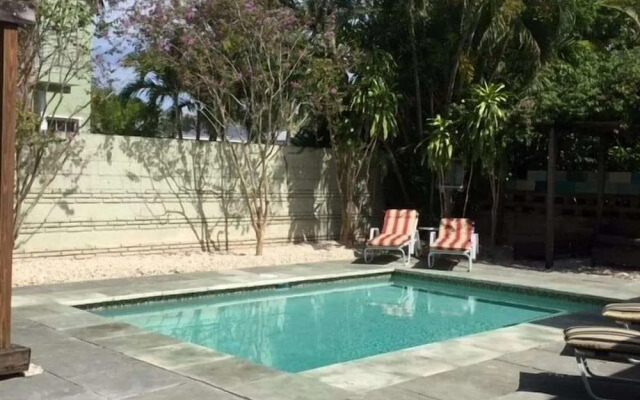 Salty Bungalow Azul
