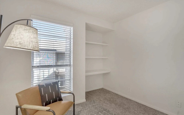 Relaxing 1BR Getaway in Heart of Midland