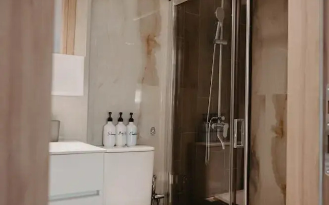 Minimal Condo Trikala Town
