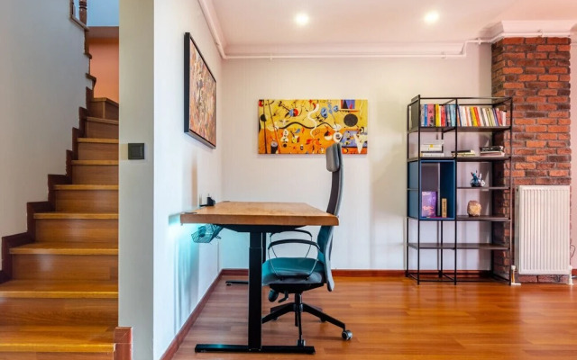 Sleek Flat Near Public Transportation in Maltepe