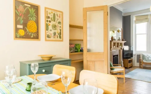 Classic Victorian House Sleeps 8 in East Brighton