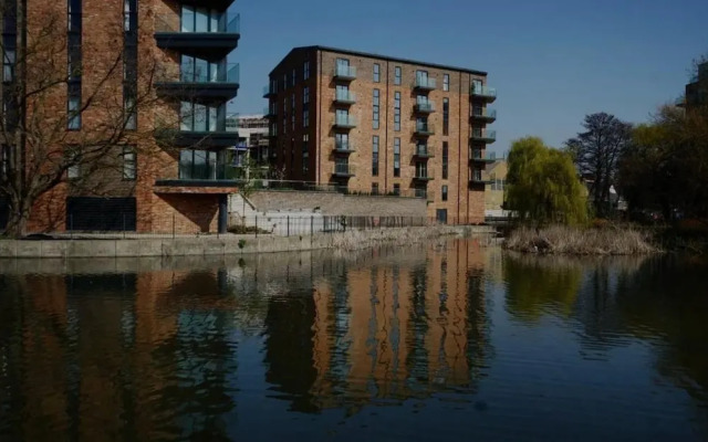 Dartford Apartment - Sleeps 3 - Central Stay