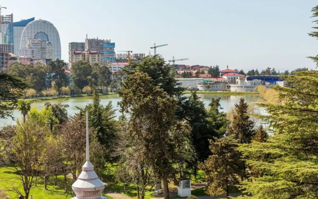 Cozy 1br Apt Old Batumi