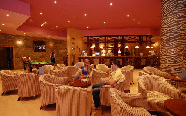 Курортный отель Amwaj Oyoun Resort & Casino