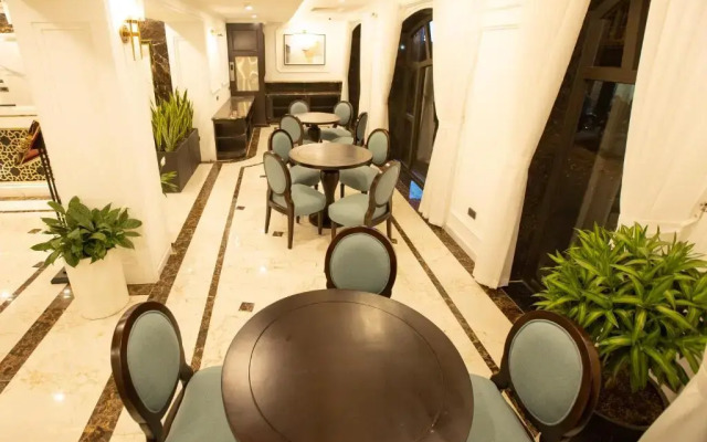 Hồng Vận Hotel
