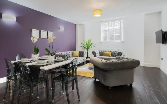 Stylish Executive Apartment in Reading