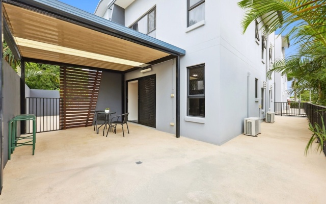 Beachside Apartment With Secure Parking