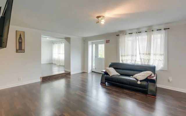 Spacious Triangle Townhome - Near Hiking & Golf!