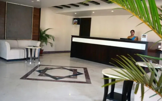 Hotel East West