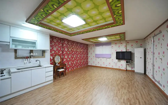 Ganghwa Punggyung gryujineon zip Pension