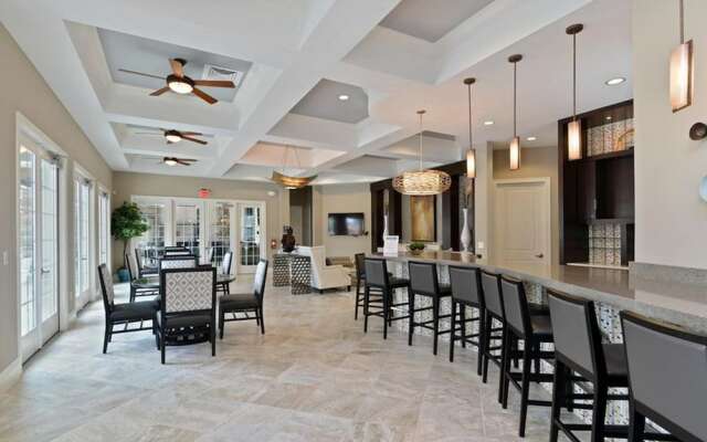 Beautiful Themed Vacation Home With Pool St5509