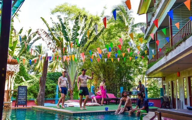 Mad Monkey Koh Phangan Hostel - Adults Only