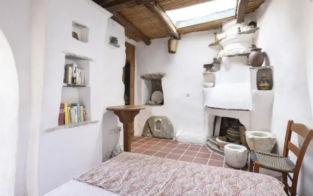 Daphnis the Artist s House