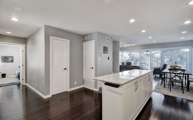 6107 Hudson Bend Rd Home