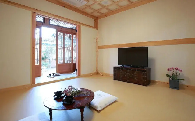 Wiyeonjae Hanok Stay