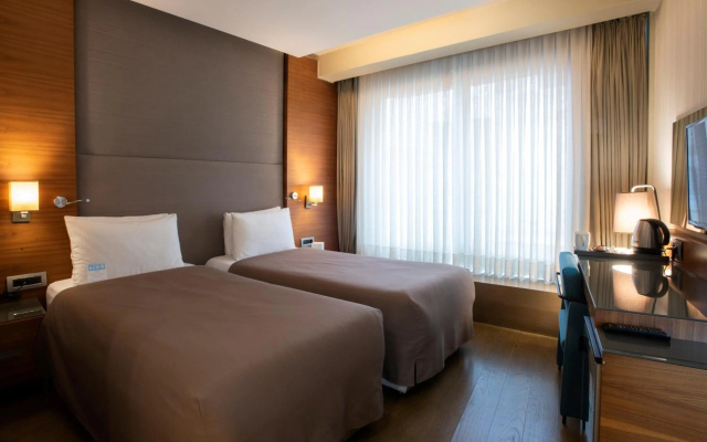 Hotel Arcadia Blue Istanbul - Image 7