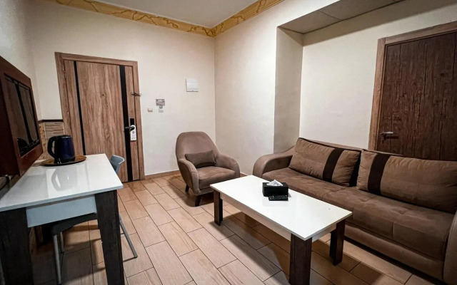 Balcony Hotel & Suites